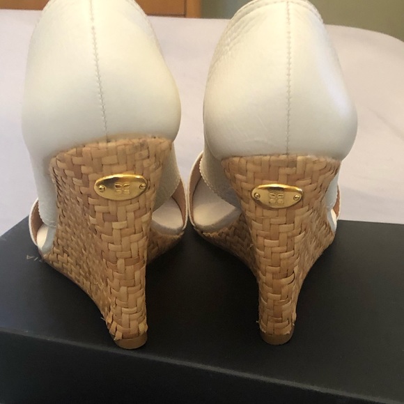 BCBG MAXAZRIA  NEVER BEEN WORN  wedge - Picture 4 of 12